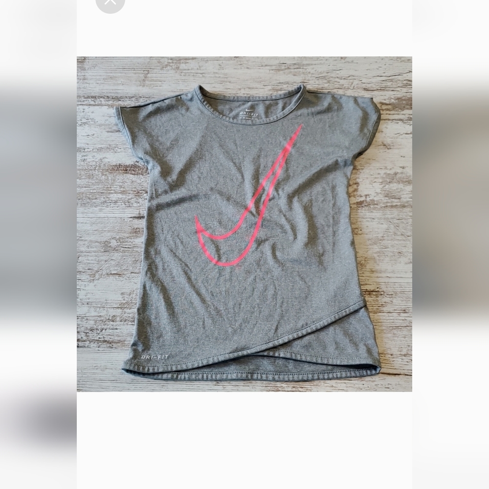 Girls nike shirt